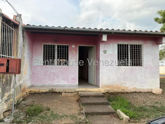 Dennymar, Vende Esta Hermosa Casa En Barquisimeto El Cuji, Posee 3 Habtaciones, 2 Baños, En Optimas Condiciones! 27 340.