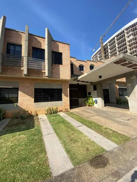 Townhouse En Venta Conj. Cerrado Los Mangos Valencia