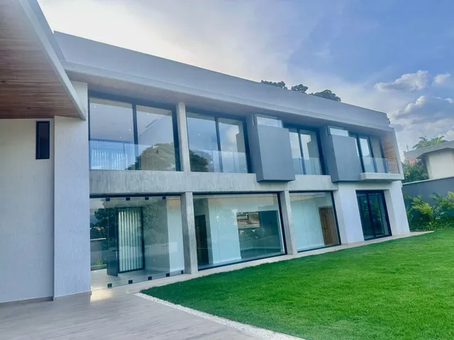 En Venta Casa De Lujo. Lomas Del Mirador 8h 10b 12p Con Área 1200m2