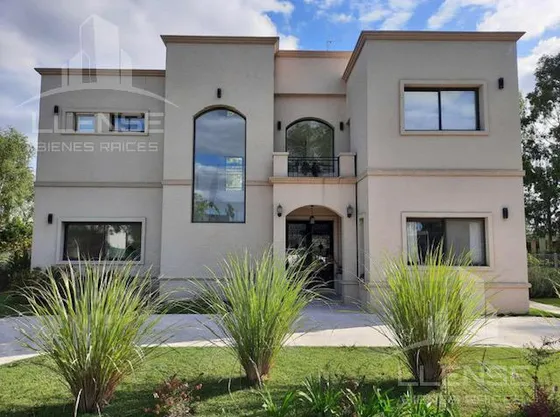 Casa 5 Ambientes Con Piscina En Venta Apta Credito- La Candida