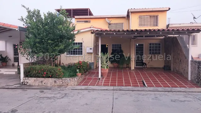 José Trivero Vende Hermosa Casa, Totalmente Remodelada Y Construida, Ubicada En Cabudare