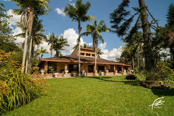 Casa Con Gran Lote En Llanogrande