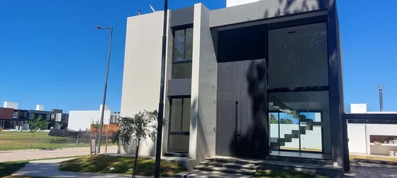 Duplex En Venta - 3 Dormitorios - Campo Chico Premiun - Seguridad 24 Horas