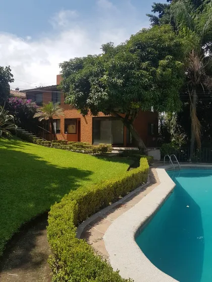 Renta Las Palmas  Amplia Casa En Condominio, Vigilan