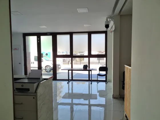 Excelente Local Multiuso Seminuevo Optima Ubicación