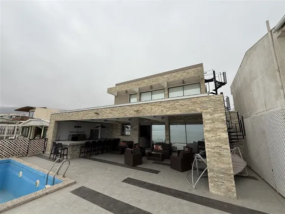 Casa En Venta De 8 Dorm. En Antofagasta