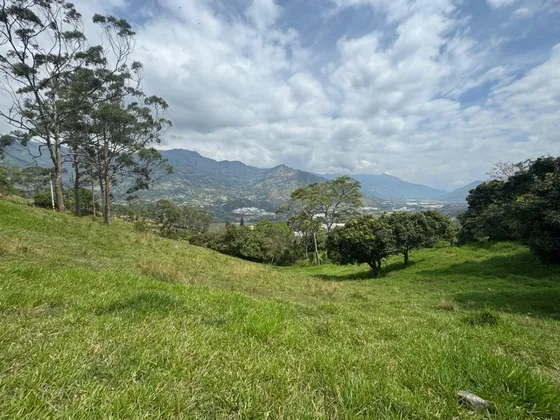 Se Vende  O Permuta Lote  En Girardota Con Vista Panorámica !