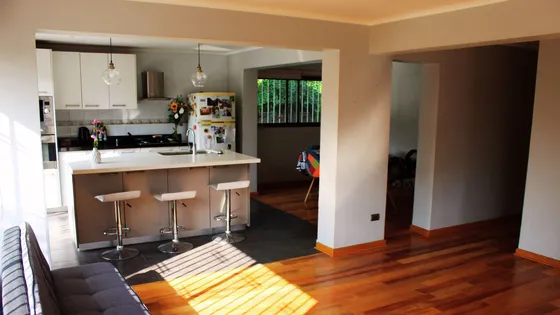 Oportunidad! Amplia Y Comoda Casa Remodelada (96010)