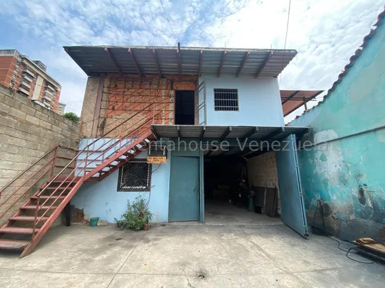Galpón En Pleno Centro De Maracay De Tres Niveles.hasiso.
