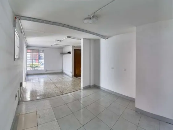 Casa Comercial En Arriendo Ubicada En Medellín Sector Primer Parque De Laureles  (26249).