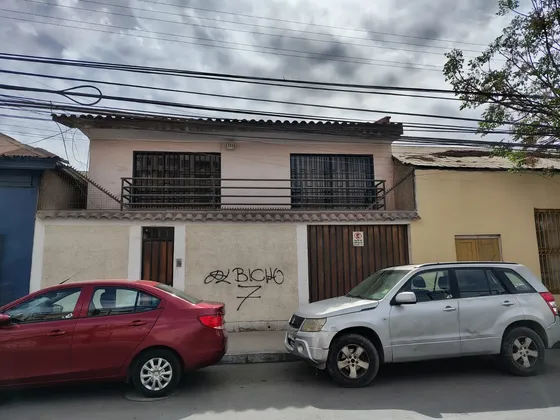 Casa Central Con Local Comercial De 550 M2 Terreno