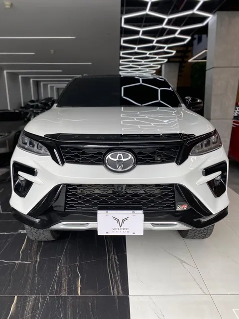 Toyota Fortuner Legender