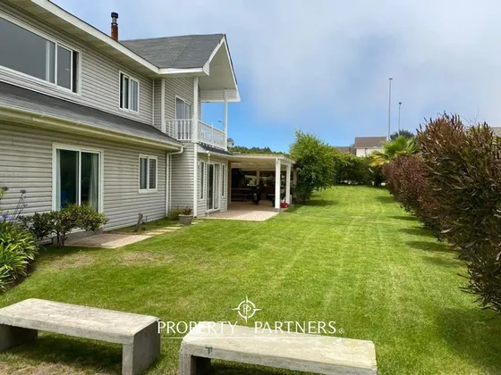Espaciosa Casa En Excelente Barrio Residencial