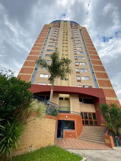 Leandro Araque Inzitu Realtors Alquila  Apartamento En Los Mangos  Residencias  Minotauro Palace. Ubicado En Calle Privada. Amoblado