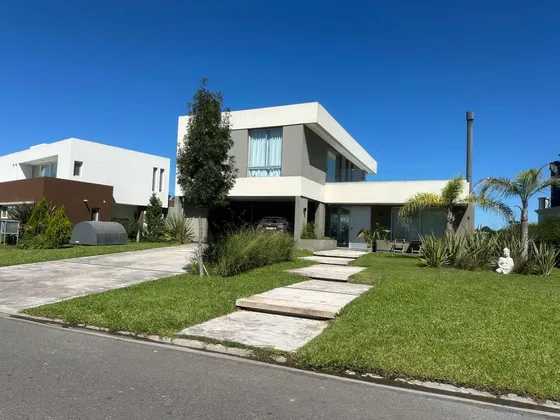 Casa En Alquiler - Barrio Terralagos - Canning