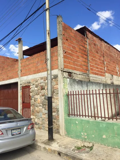 En Venta Casa De 2 Plantas En Excelente Ubicacion Principal De Saman De Guere. 005jsc