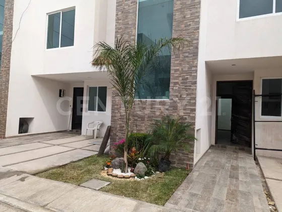 Casas En Venta En Conjunto Cerrado, Salida A Forjadores Y Periferico