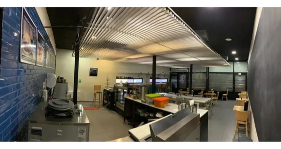 Se Arrienda Local Comercial De 84 M2 De Planta Libre A 2.400