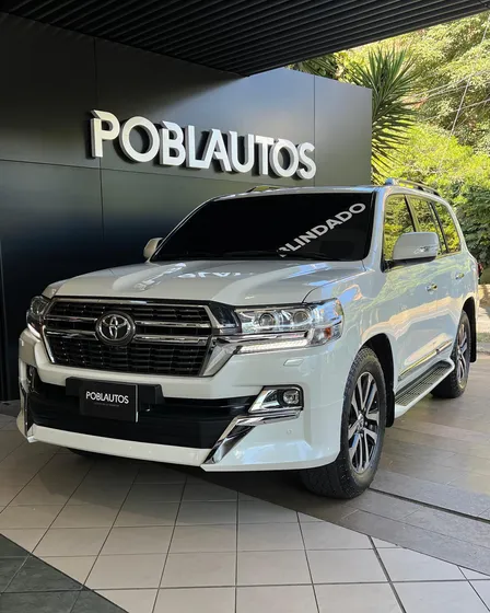 Toyota Land Cruiser 200 Vx B2+