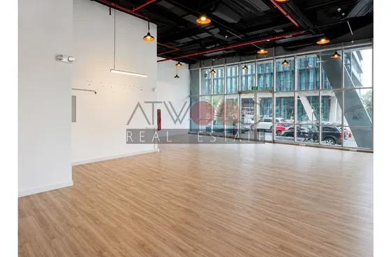 Local 109 M2 Hacia Av. Las Condes Doble Altura