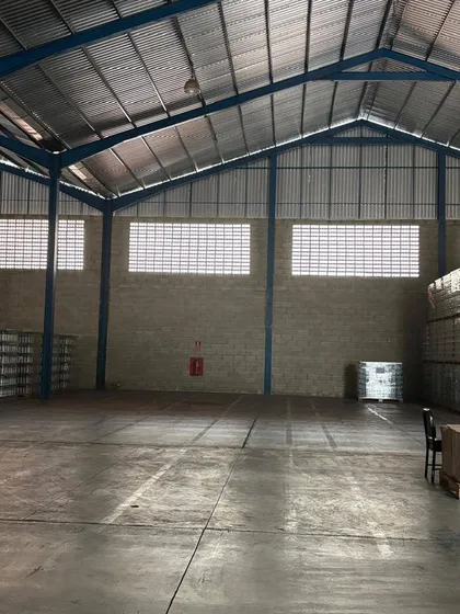 Galpón En Alquiler. Condominio Cerrado Con Vigilancia 24/7. Mr. 