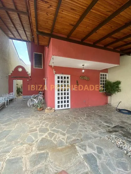Ibiza Propiedades 001 Vende Townhouse , Ubicado En La Urbanización Los Overos Norte, Tercera Etapa, Calle C, Turmero, Sector La Encrucijada Municipio Santiago Mariño, Estado Aragua.