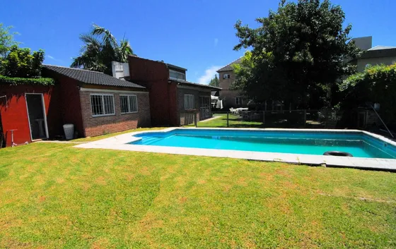 Casa Elquimilar En City Bell Con Estadía Minima De 1 Mes.
