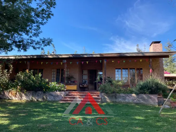 Estupenda Parcela 5000 Mt Con Dos Casas Y Piscina En Limache