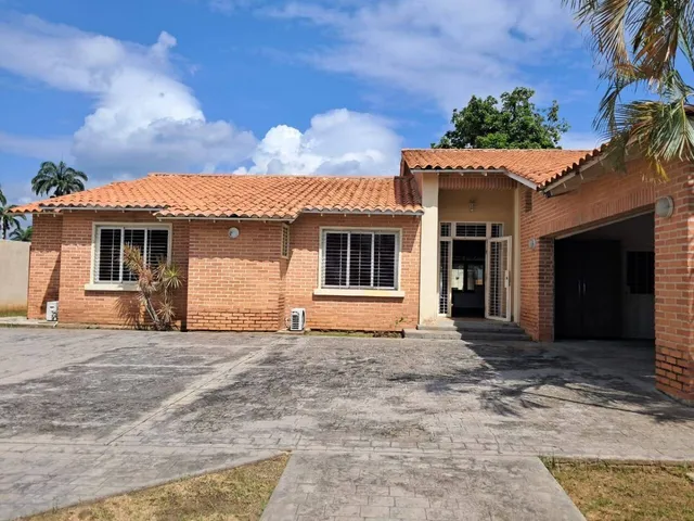 Lm Venta Casa De Un Nivel Calle Cerrada Con Vigilancia Colinas De Guataparo Valencia Carabobo Venezuela 