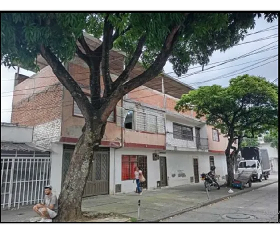 Casa De 3 Pisos En Esquina , Cali