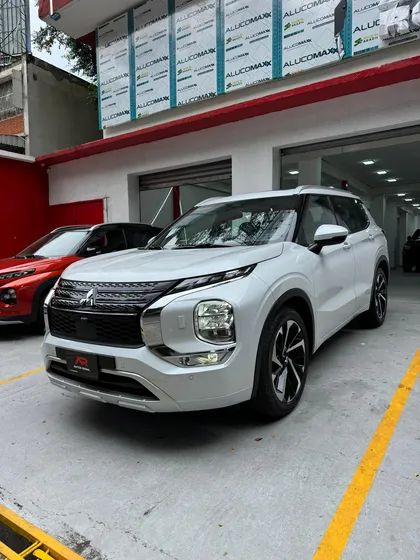 Mitsubishi Outlander P-line Full