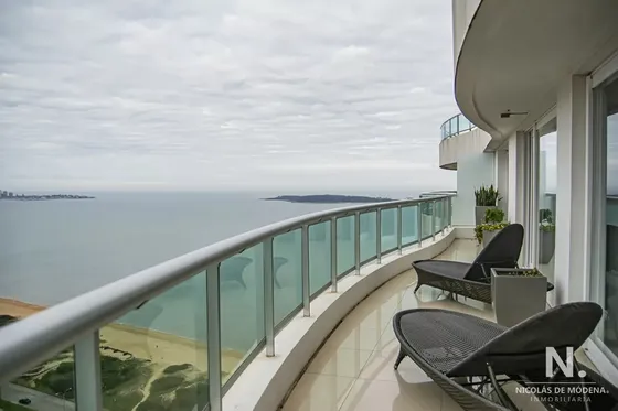 Espectacular Departamento Triplex De 4 Suites + Dep De Servicio En Venta Frente Al Mar.