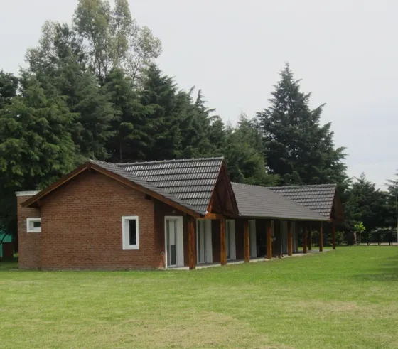 Casa En Venta - 4 Dormitorios 2 Baños - 1.475mts2 - Luján