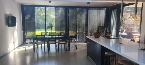 Casa En Venta - 3 Dormitorios 4 Baños - Cochera - 900mts2 - Ituzaingó