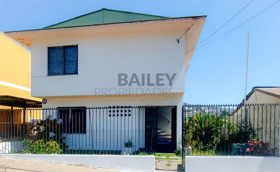 Casa En Venta De 4 Dorm, Amplio Terreno, En Valparaíso