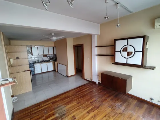 Departamento De 2 Ambientes Con Cochera A Mts De Av. Mitre. Oportunidad!