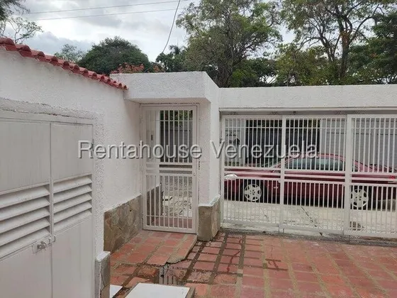 Casa En Las Clavellinas Lr Valencia Con Tanque Subterraneo Calle Cerrada Con Vigilancia Excelente Ubicacion