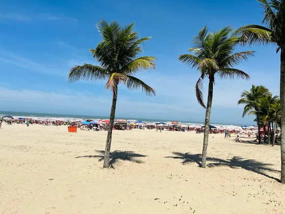 Kitnet Para Temporada, 6 Pessoas A 200 Metros Da Praia Com Garagem, Ar-condicionado, Wifi