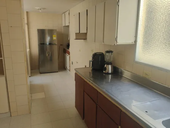 Apartamento Con Amplios Espacios En Venta En El Corazón De Laureles(va)