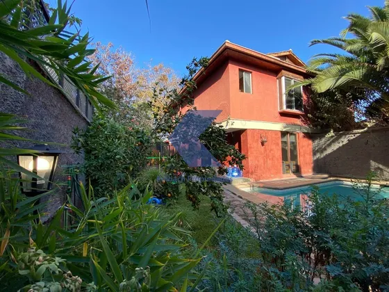 Casa En Venta De 5 Dorm. En Ñuñoa