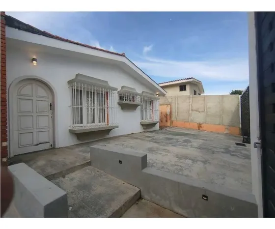 Michelle Vende Casa En Calle Cerrada Con Anexo En Trigal Sur Fh-m /826