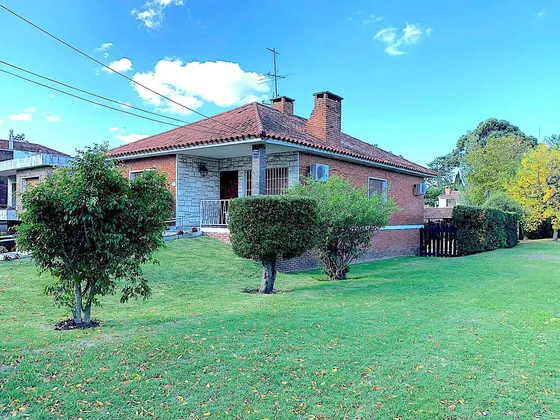 Casa En Venta 3 Dormitorios Con Renta Piscina Carrasco Norte
