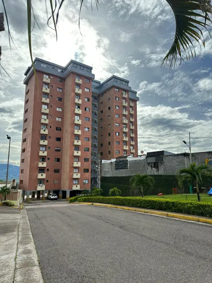 Xv, En Alquiler Cómodo Apartamento Ubicado En La Castellana.  Residencias Paramillo Suites  