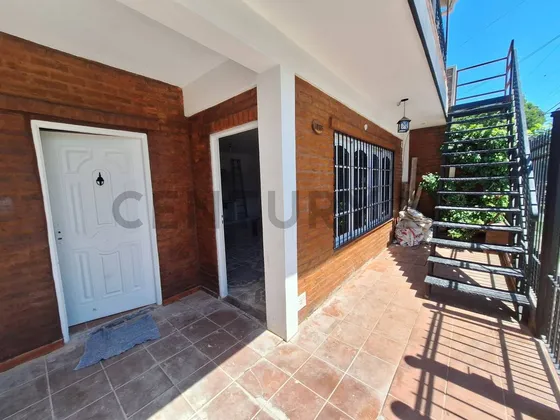 Venta De Casa + Departamento En Temperley