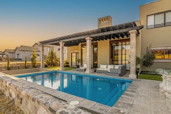 Casa En Venta En San Miguel  Exclusiva Propiedad Con Terraza Y Alberca