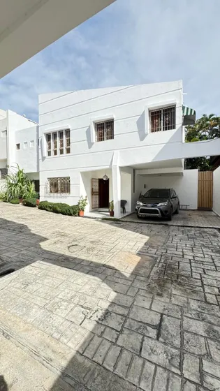 Casa En Venta Detras De La Embajada Americana