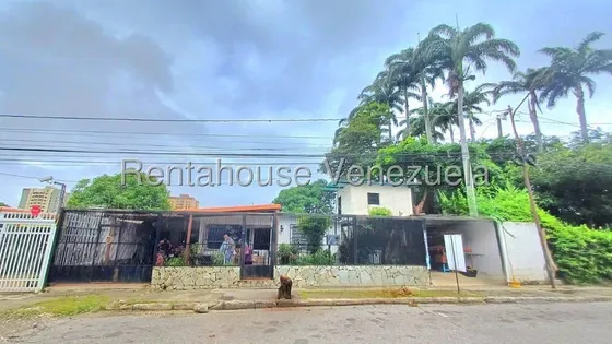 Raiza Suarez Vende  Terreno De 347 Mts2 Con Construcción De Un Casa En Excelente Punto Comercial De La Urb  Fundalara 2 5 2 4 5 9 8 Baqto, Para Remodelar O Reconstruir Es Ideal Para Inversionistas 