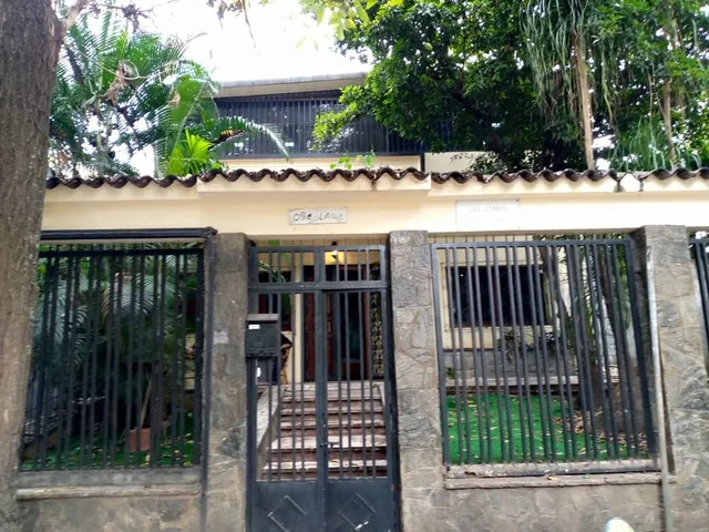 Anexo De Casa Comercial En Alta Florida 150 M2, 1 Baño Y 2 P/e Acropolis Fr