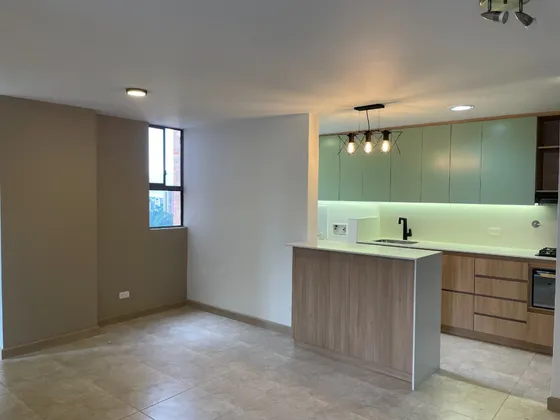 Excelente Apartamento. Alcoba Principal Muy Amplia. Como Nuevo!!!
