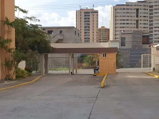 Apartamento En Venta  Residencias Puerta Real, Mañongo   Amoblado - Onbg